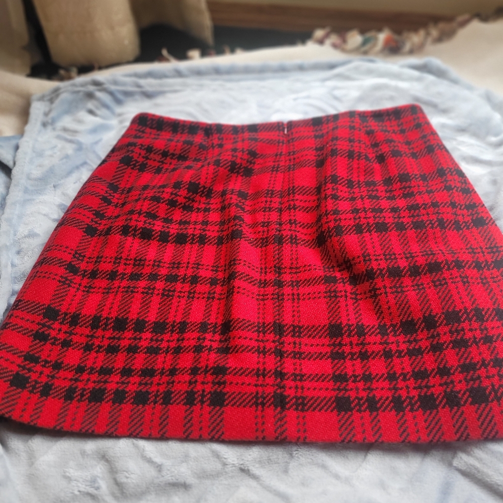 S18Eddie Bauer Red/ Black A-Line Mini Skirt